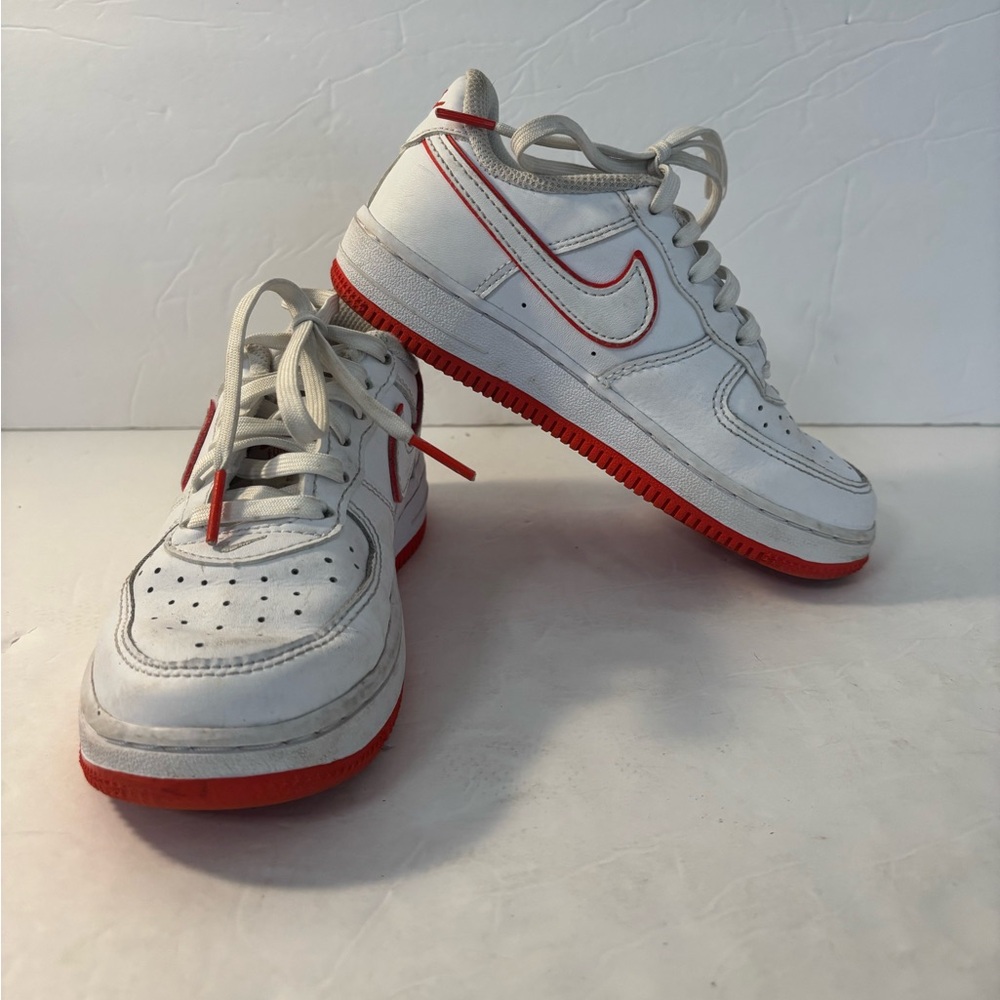 NIKE Boy’s Air Force 1 White / Picante Red Size 12